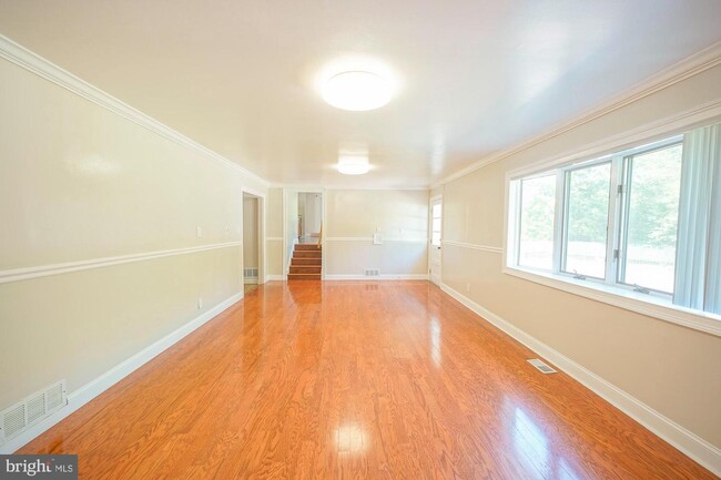 Foto del edificio - 701 Crestbrook Ave