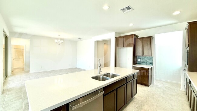 Building Photo - 5403 W Sweet Pea Terrace