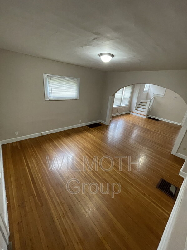 Foto del edificio - 815 N Riley Ave