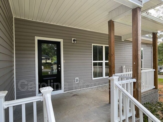 Building Photo - 5 Lombard Ln