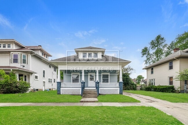 Building Photo - Three Bedroom Two Bath Single Family Home!