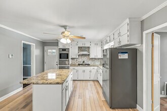 Building Photo - 3201 Beech Dr