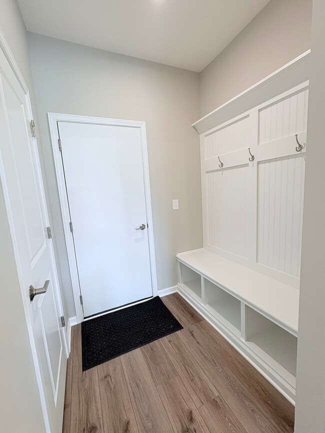 Building Photo - Charming 3 beds 3 baths in New Albany!