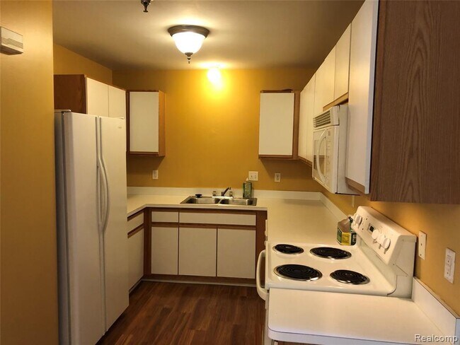 Building Photo - 23367 Grayson Dr