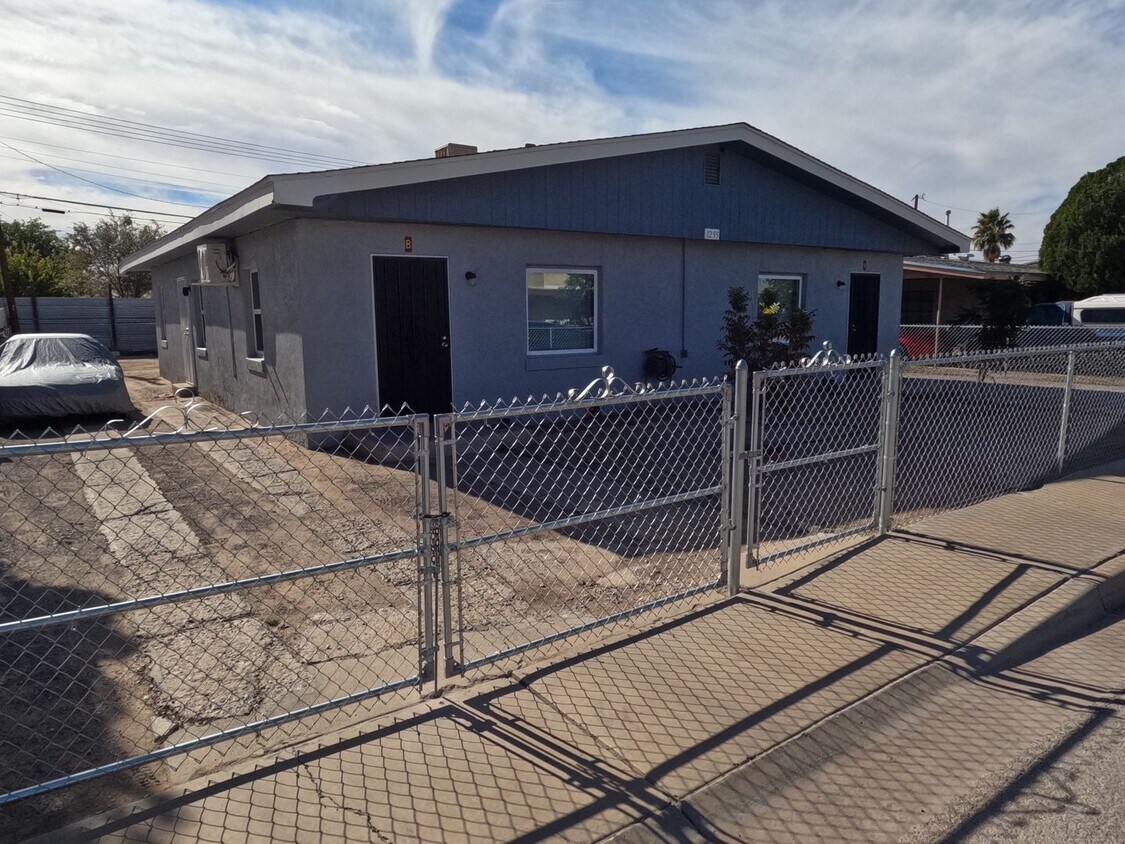 Primary Photo - 1255 W. Ethel - B