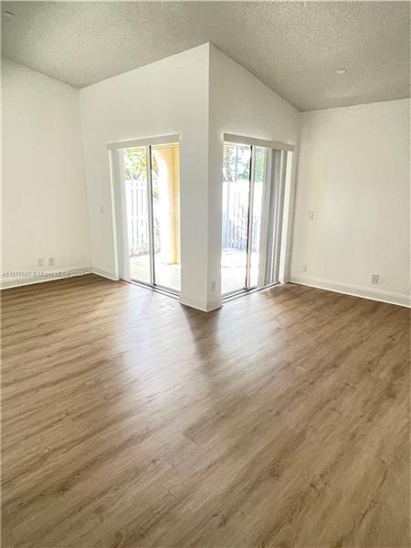 Foto del edificio - 1599 Springside Dr