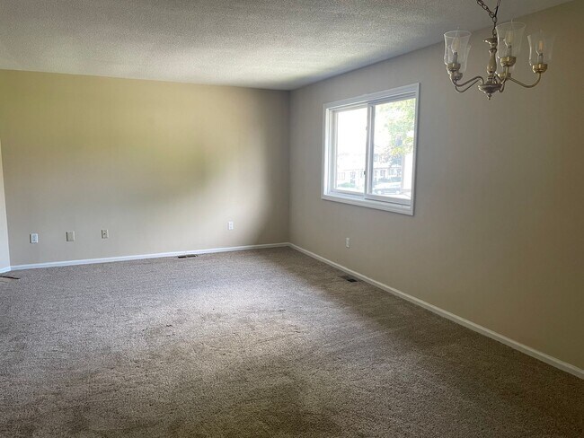 Foto del edificio - 2 Bedroom, 1.5 bathroom 2nd Level Condo