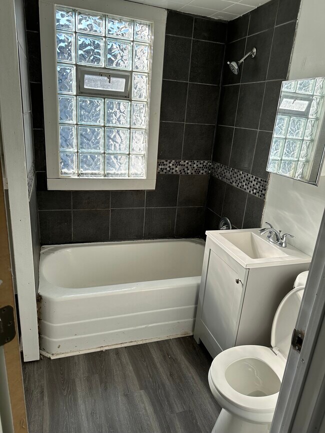 Foto del edificio - 1225 W 108th St