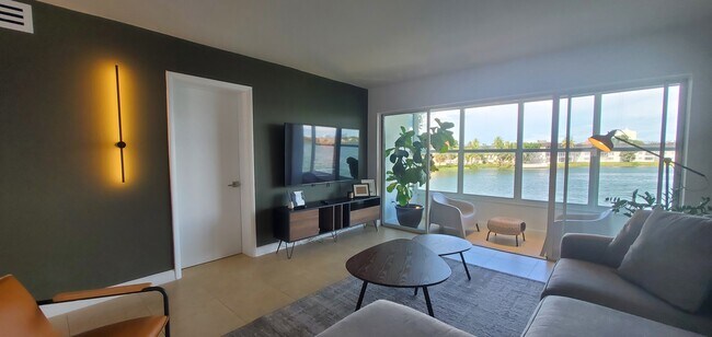 Foto del edificio - 18901 NE 14th Ave