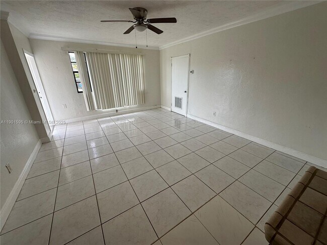 Foto del edificio - 1770 NE 148th St