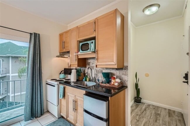 Building Photo - 2650 Broadway