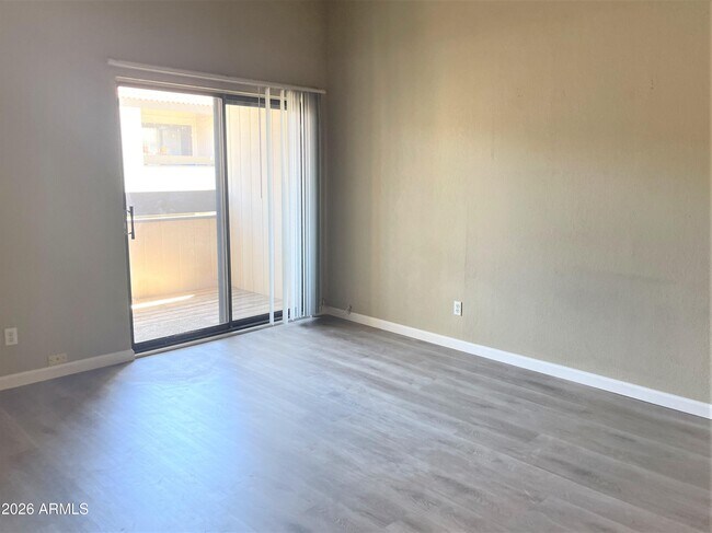 Foto del edificio - 2938 N 61st Pl