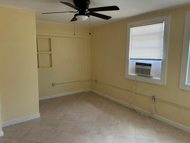 Foto del edificio - 371 Banyan Ave