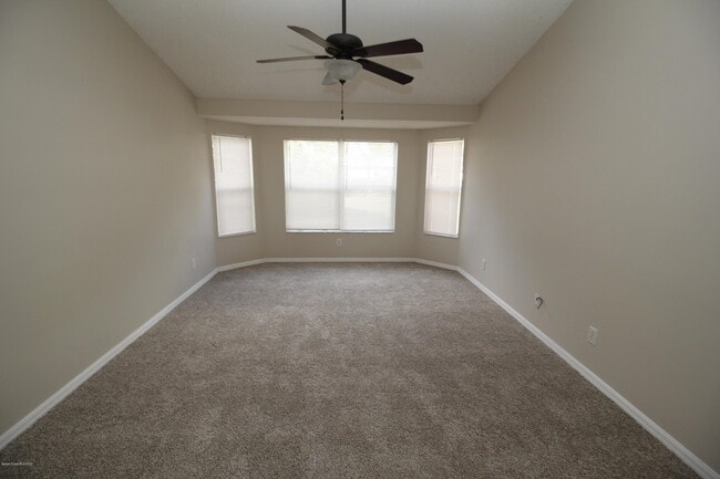 Foto del edificio - 737 Kempten St NW