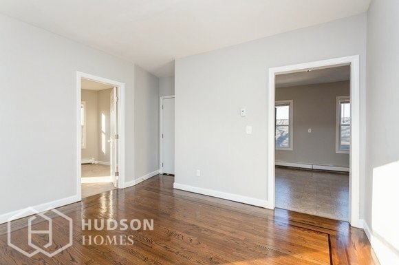 Building Photo - 162 Sheridan St