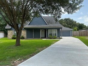 Building Photo - 2523 Castle Pl