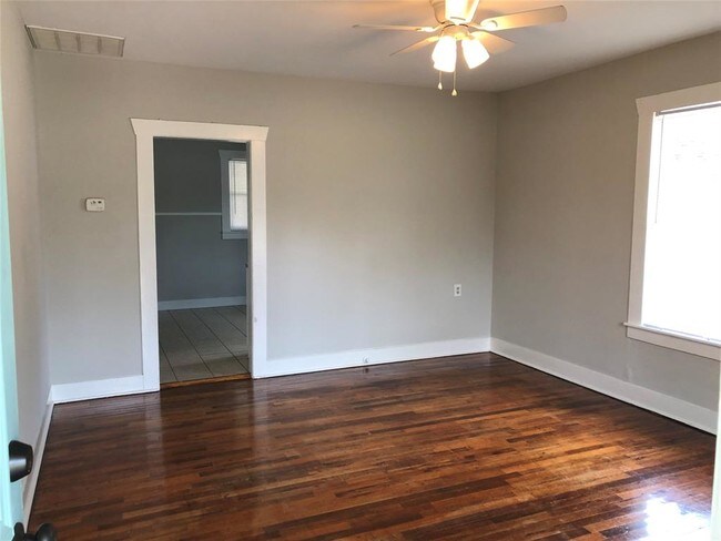 Foto del edificio - 400 S Oak St