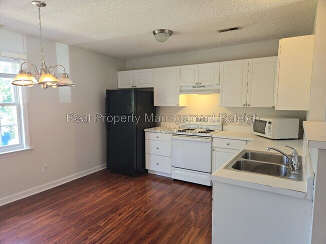 Foto del edificio - 5105 Jimmy Ridge Pl