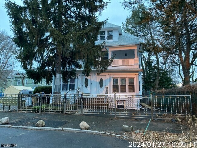 Building Photo - 36 White Ter