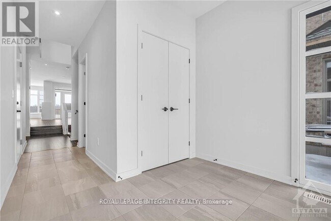Building Photo - 254 Shuttleworth Dr.