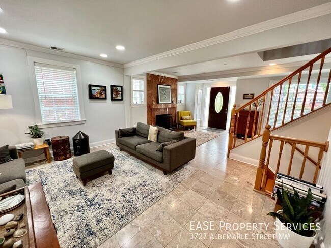 Foto del edificio - 3727 Albemarle St NW