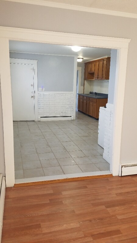 Building Photo - 142 Kenyon Ave