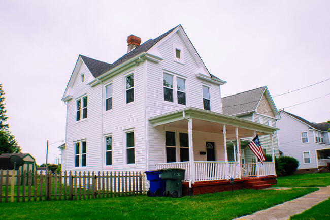 Building Photo - 1251 W 27th St