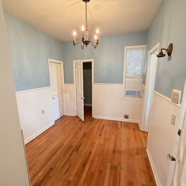 Foto del edificio - Spacious 4 Bedroom in Heritage Hill!