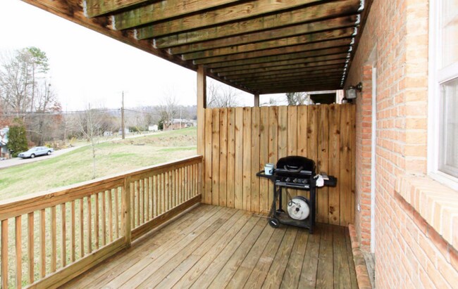 Building Photo - 4842 Poplar Crest Way
