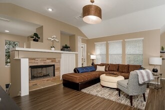 Building Photo - 60 Woodlily Pl