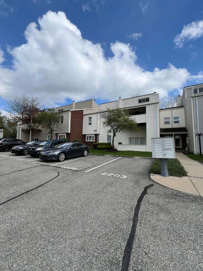Building Photo - 2205 Kenzie Dr