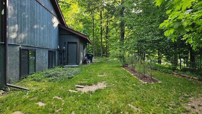 Building Photo - East Side Traverse City 3BR Home with Lake...