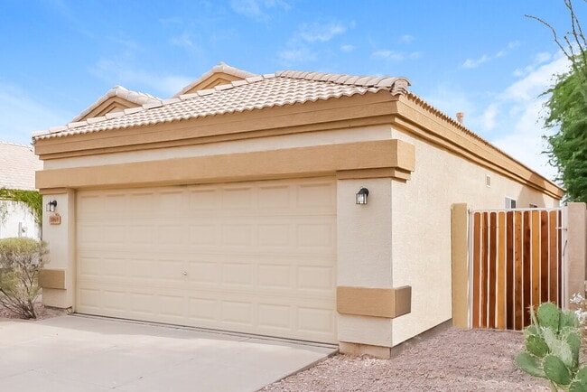 Building Photo - 1069 W Glenmere Dr