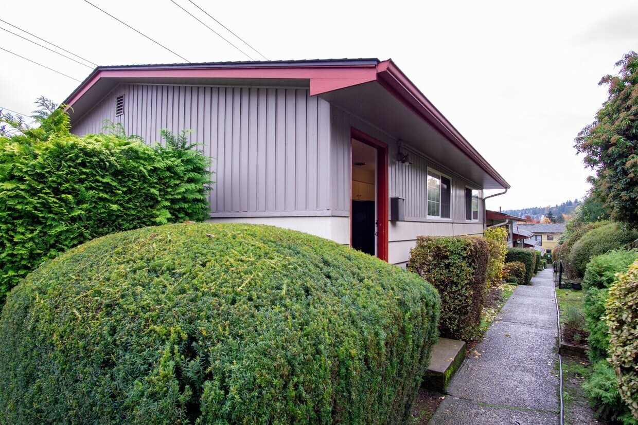 Foto principal - John's Landing Corner 2-Bedroom w/ Hardwoo...