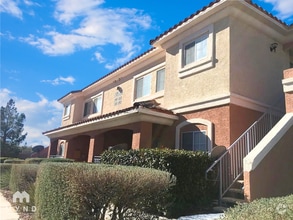 Building Photo - 10553 Pine Glen Ave