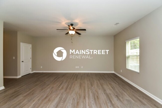 Building Photo - 4 Bedroom Pet-Friendly Home in Fairburn, GA with Main Street Renewal