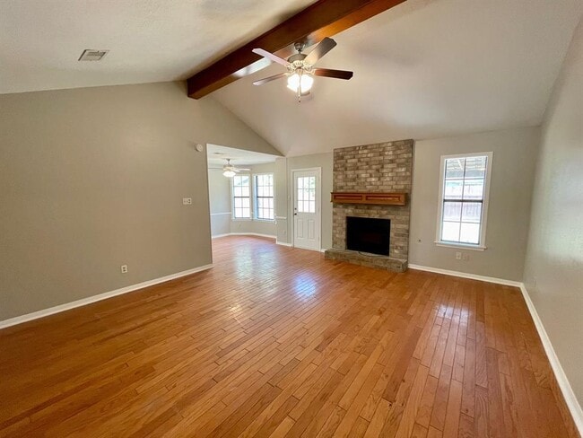 Building Photo - 3600 Ravenwood Dr