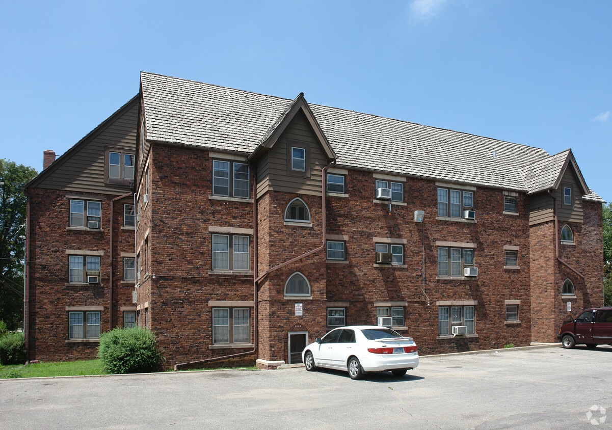 Building Photo - Buckingham Manor Apartments