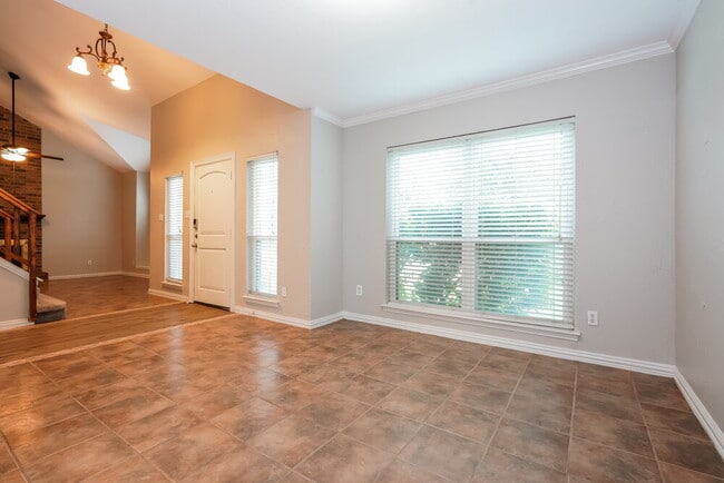 Building Photo - 2907 Stinwick Ln