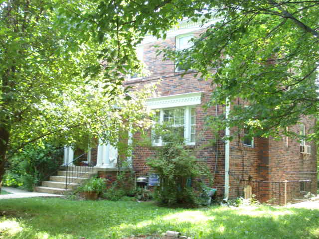 Foto del edificio - Beautifully Updated Apartments in a Quiet Garden-Style Building