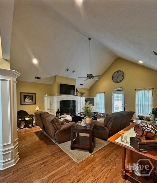 Building Photo - 111 Meadowlark Cir