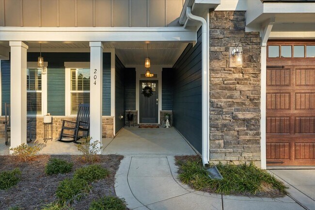 Building Photo - 204 Holly Springs Ct