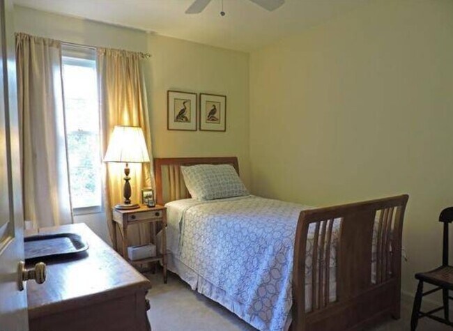 Foto del edificio - 956 Huntwood Ln