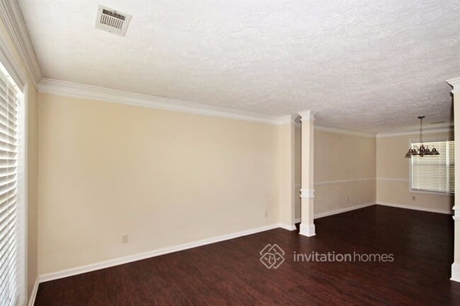 Building Photo - 6521 Carriage Ln
