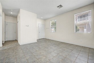Building Photo - 2392 Predera Ave