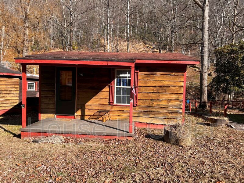 Primary Photo - 100 Crider Cir