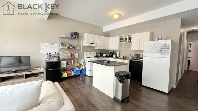 Building Photo - 376 Central Ave