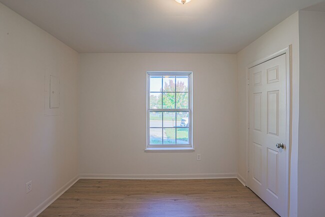 Building Photo - 821 Johahn Dr