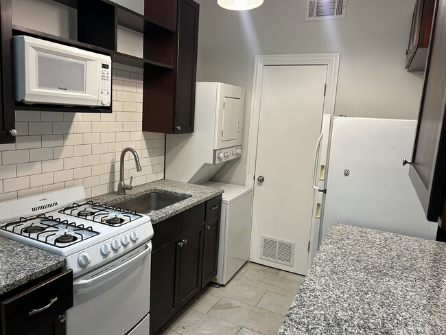 Foto del edificio - 137 S Batavia Ave