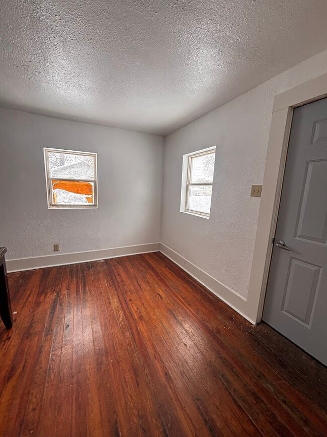 Foto del edificio - Why Rent when you could Own for less